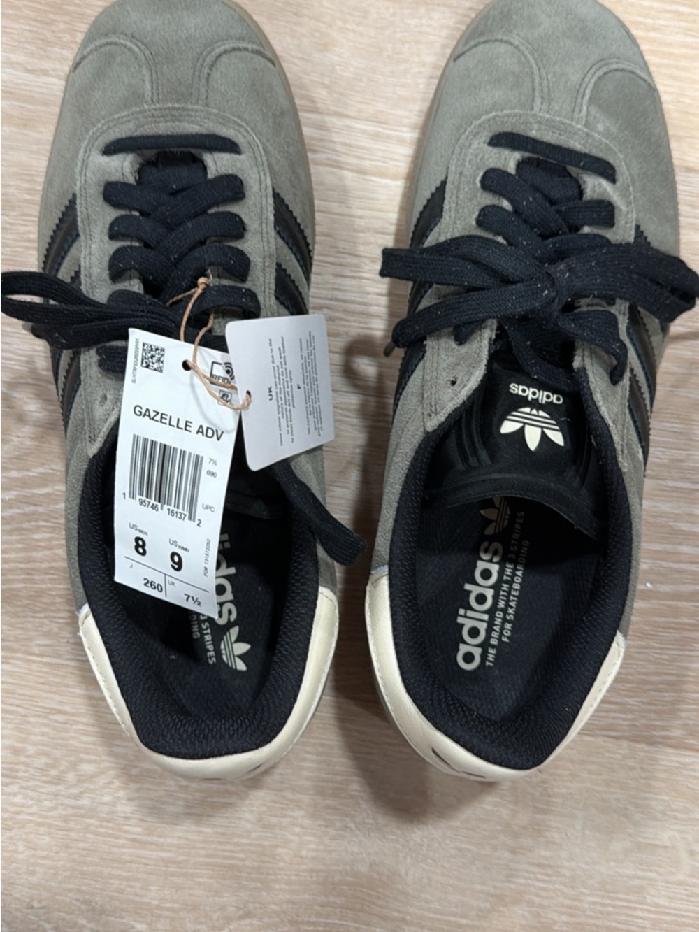 adidas Gazelle ADV Suede Sneakers in Olive Green and Black w9
